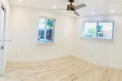 Villa ou maison à louer à Miami, Floride: 4 chambres, 241.55 m2 № 1986672 - photo 18