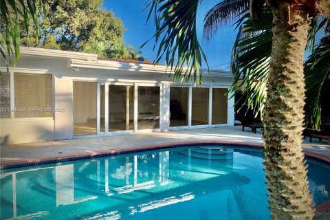 Villa ou maison à louer à Miami, Floride: 4 chambres, 241.55 m2 № 1986672 - photo 2