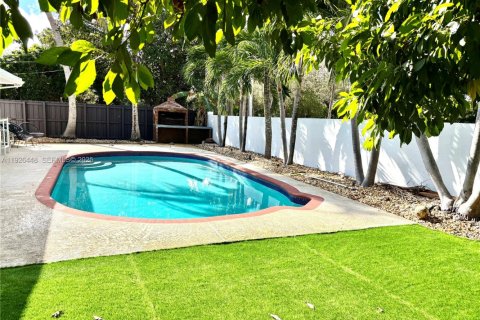 Villa ou maison à louer à Miami, Floride: 4 chambres, 241.55 m2 № 1986672 - photo 10