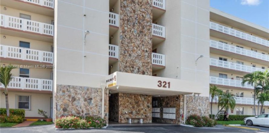 Кондоминиум с 2 спальнями в Дания-Бич, Флорида № 1943499