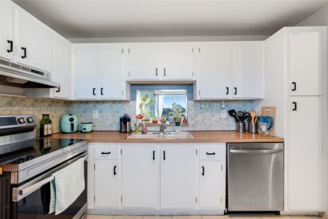 Снять в аренду кондоминиум в Дания-Бич, Флорида 2 спальни, 110.55м2, № 1943499 - фото 4