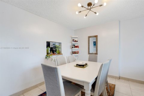 Снять в аренду кондоминиум в Дания-Бич, Флорида 2 спальни, 110.55м2, № 1943499 - фото 8