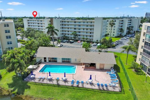 Снять в аренду кондоминиум в Дания-Бич, Флорида 2 спальни, 110.55м2, № 1943499 - фото 29