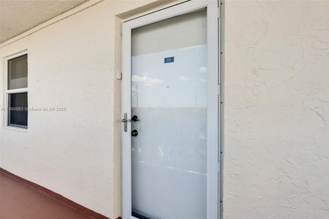 Снять в аренду кондоминиум в Дания-Бич, Флорида 2 спальни, 110.55м2, № 1943499 - фото 2