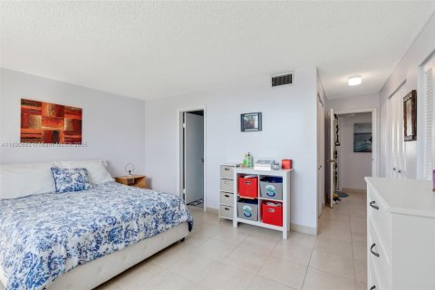 Снять в аренду кондоминиум в Дания-Бич, Флорида 2 спальни, 110.55м2, № 1943499 - фото 21