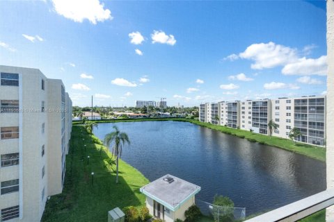 Снять в аренду кондоминиум в Дания-Бич, Флорида 2 спальни, 110.55м2, № 1943499 - фото 14