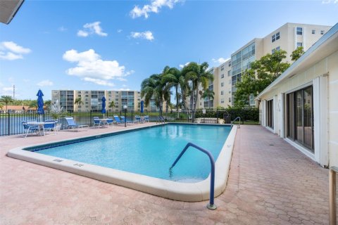 Снять в аренду кондоминиум в Дания-Бич, Флорида 2 спальни, 110.55м2, № 1943499 - фото 25