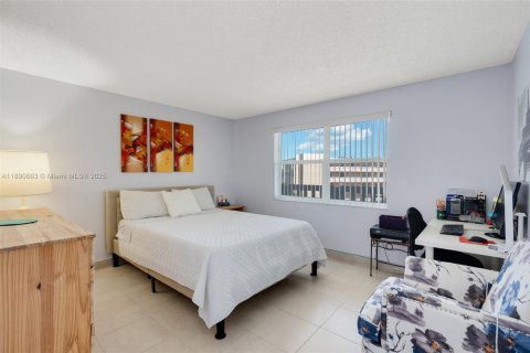 Снять в аренду кондоминиум в Дания-Бич, Флорида 2 спальни, 110.55м2, № 1943499 - фото 18