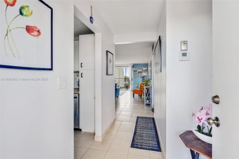 Снять в аренду кондоминиум в Дания-Бич, Флорида 2 спальни, 110.55м2, № 1943499 - фото 3