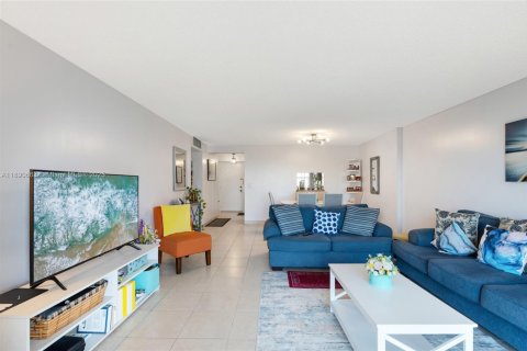 Снять в аренду кондоминиум в Дания-Бич, Флорида 2 спальни, 110.55м2, № 1943499 - фото 10