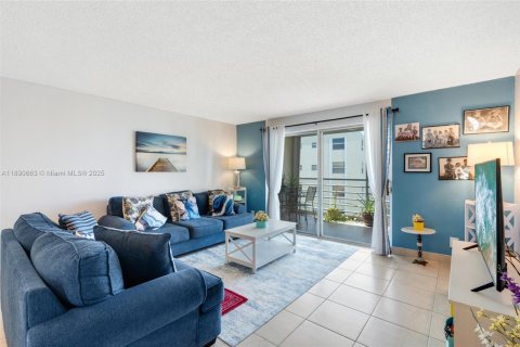 Снять в аренду кондоминиум в Дания-Бич, Флорида 2 спальни, 110.55м2, № 1943499 - фото 11