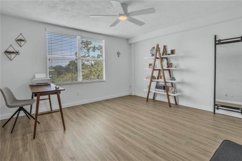 Снять в аренду кондоминиум в Сент-Питерсберг, Флорида 4 комнаты, 104.05м2, № 1866207 - фото 16