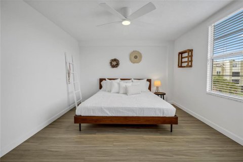 Снять в аренду кондоминиум в Сент-Питерсберг, Флорида 4 комнаты, 104.05м2, № 1866207 - фото 11