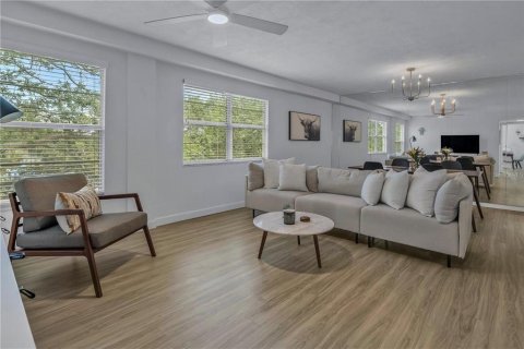 Снять в аренду кондоминиум в Сент-Питерсберг, Флорида 4 комнаты, 104.05м2, № 1866207 - фото 4