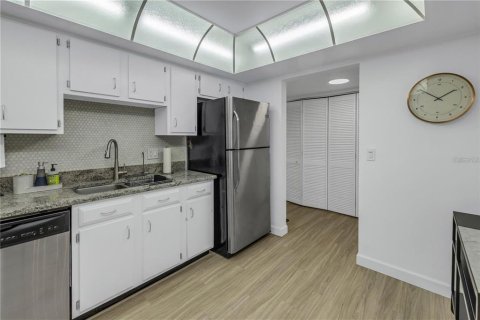 Снять в аренду кондоминиум в Сент-Питерсберг, Флорида 4 комнаты, 104.05м2, № 1866207 - фото 10