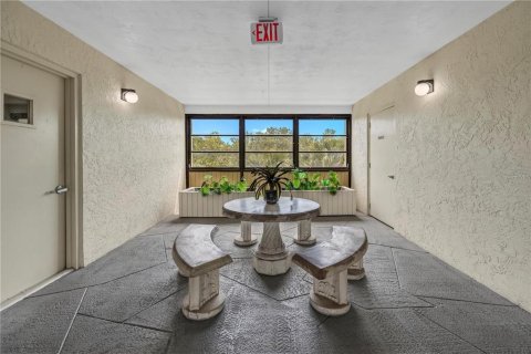 Снять в аренду кондоминиум в Сент-Питерсберг, Флорида 4 комнаты, 104.05м2, № 1866207 - фото 19