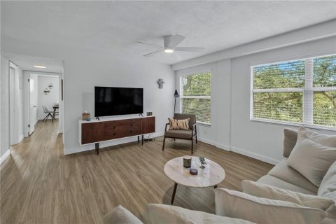 Снять в аренду кондоминиум в Сент-Питерсберг, Флорида 4 комнаты, 104.05м2, № 1866207 - фото 5