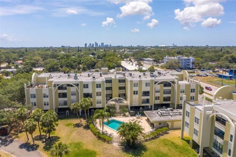 Снять в аренду кондоминиум в Сент-Питерсберг, Флорида 4 комнаты, 104.05м2, № 1866207 - фото 25