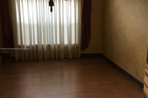 House in Miramar, Florida 5 bedrooms, 274.15 sq.m. № 1844044 - photo 17