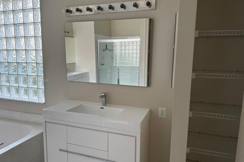 House in Miramar, Florida 5 bedrooms, 274.15 sq.m. № 1844044 - photo 30