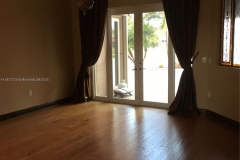 House in Miramar, Florida 5 bedrooms, 274.15 sq.m. № 1844044 - photo 18