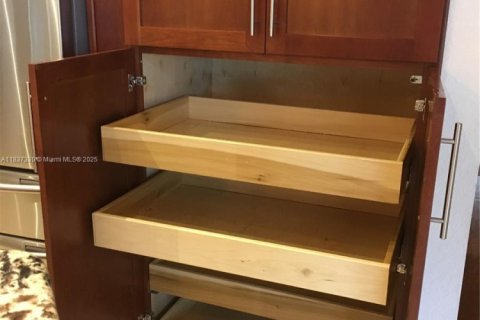 House in Miramar, Florida 5 bedrooms, 274.15 sq.m. № 1844044 - photo 8