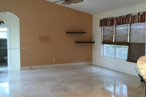 House in Miramar, Florida 5 bedrooms, 274.15 sq.m. № 1844044 - photo 4