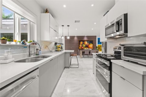 Villa ou maison à vendre à Coral Gables, Floride: 3 chambres, 188.03 m2 № 2031226 - photo 17