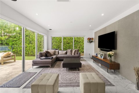 Villa ou maison à vendre à Coral Gables, Floride: 3 chambres, 188.03 m2 № 2031226 - photo 4