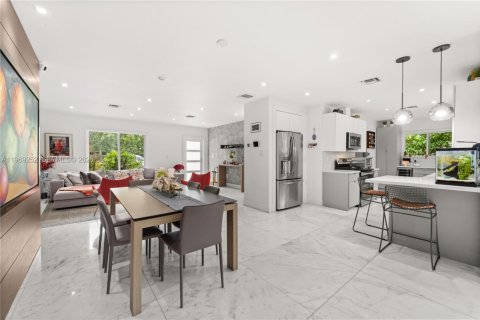 Villa ou maison à vendre à Coral Gables, Floride: 3 chambres, 188.03 m2 № 2031226 - photo 15