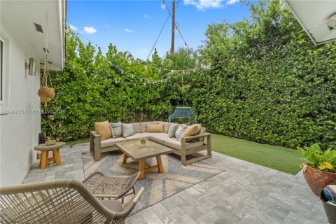 Villa ou maison à vendre à Coral Gables, Floride: 3 chambres, 188.03 m2 № 2031226 - photo 20