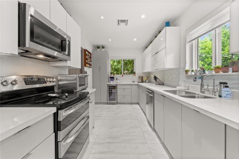 Villa ou maison à vendre à Coral Gables, Floride: 3 chambres, 188.03 m2 № 2031226 - photo 7