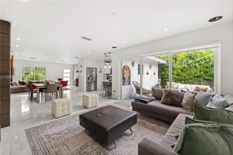 Villa ou maison à vendre à Coral Gables, Floride: 3 chambres, 188.03 m2 № 2031226 - photo 14