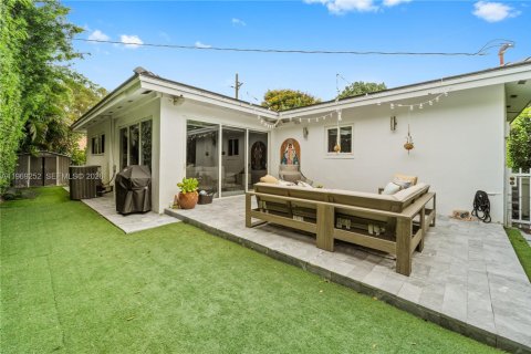 Villa ou maison à vendre à Coral Gables, Floride: 3 chambres, 188.03 m2 № 2031226 - photo 16