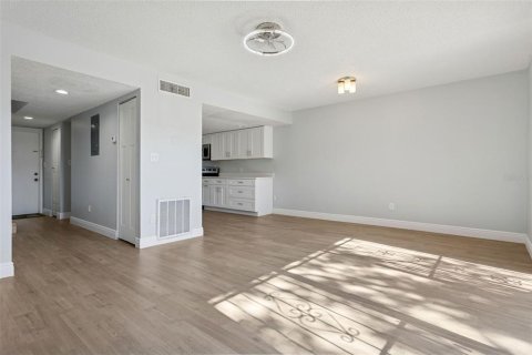 Copropriété à vendre à Tampa, Floride: 3 chambres, 115.01 m2 № 2107023 - photo 6