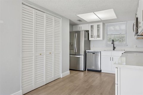 Copropriété à vendre à Tampa, Floride: 3 chambres, 115.01 m2 № 2107023 - photo 4