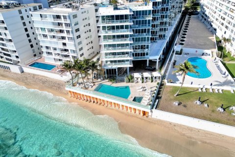 Copropriété à louer à South Palm Beach, Floride: 3 chambres, 277.03 m2 № 1151625 - photo 1