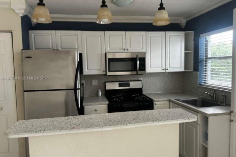Condominio en Miami, Florida, 1 dormitorio  № 2033644