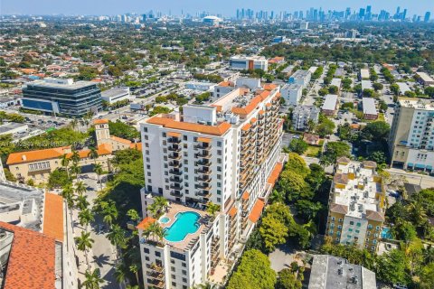 Condominio en alquiler en Coral Gables, Florida, 2 dormitorios, 93.83 m2 № 2056672 - foto 3