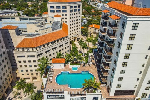 Condominio en alquiler en Coral Gables, Florida, 2 dormitorios, 93.83 m2 № 2056672 - foto 5
