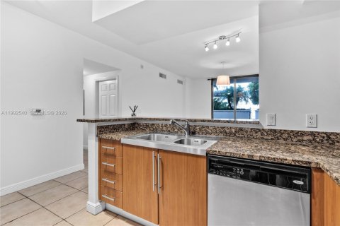 Condominio en alquiler en Coral Gables, Florida, 2 dormitorios, 93.83 m2 № 2056672 - foto 18