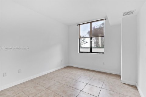 Condominio en alquiler en Coral Gables, Florida, 2 dormitorios, 93.83 m2 № 2056672 - foto 27
