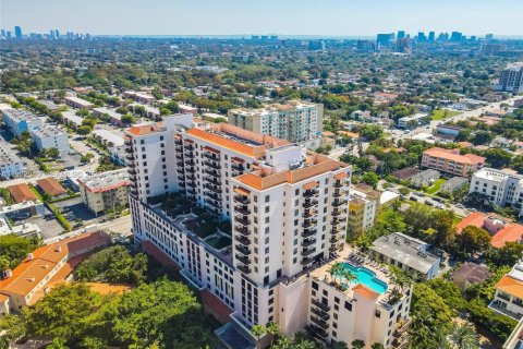 Condominio en alquiler en Coral Gables, Florida, 2 dormitorios, 93.83 m2 № 2056672 - foto 2