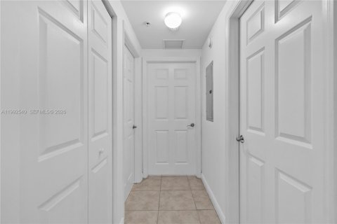 Condominio en alquiler en Coral Gables, Florida, 2 dormitorios, 93.83 m2 № 2056672 - foto 20