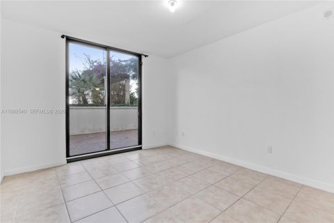 Condominio en alquiler en Coral Gables, Florida, 2 dormitorios, 93.83 m2 № 2056672 - foto 23