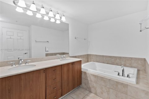 Condominio en alquiler en Coral Gables, Florida, 2 dormitorios, 93.83 m2 № 2056672 - foto 24