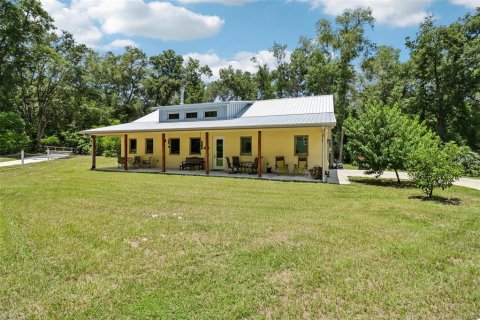 House in Weirsdale, Florida 3 bedrooms, 213.49 sq.m. № 2223526