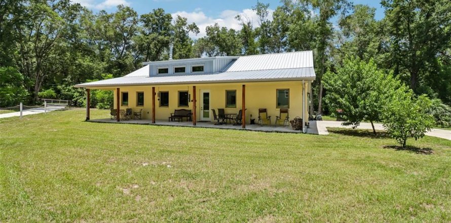House in Weirsdale, Florida 3 bedrooms, 213.49 sq.m. № 2223526