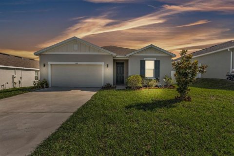 House in Dundee, Florida 4 bedrooms, 192.77 sq.m. № 1735348 - photo 1
