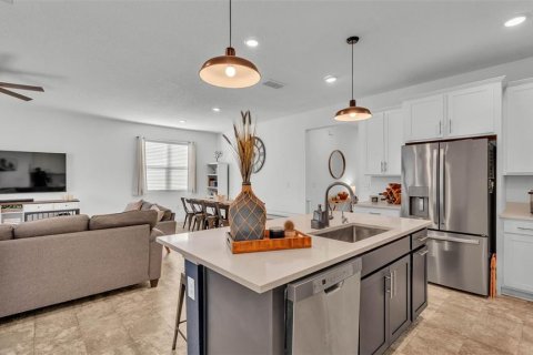 House in Dundee, Florida 4 bedrooms, 192.77 sq.m. № 1735348 - photo 8